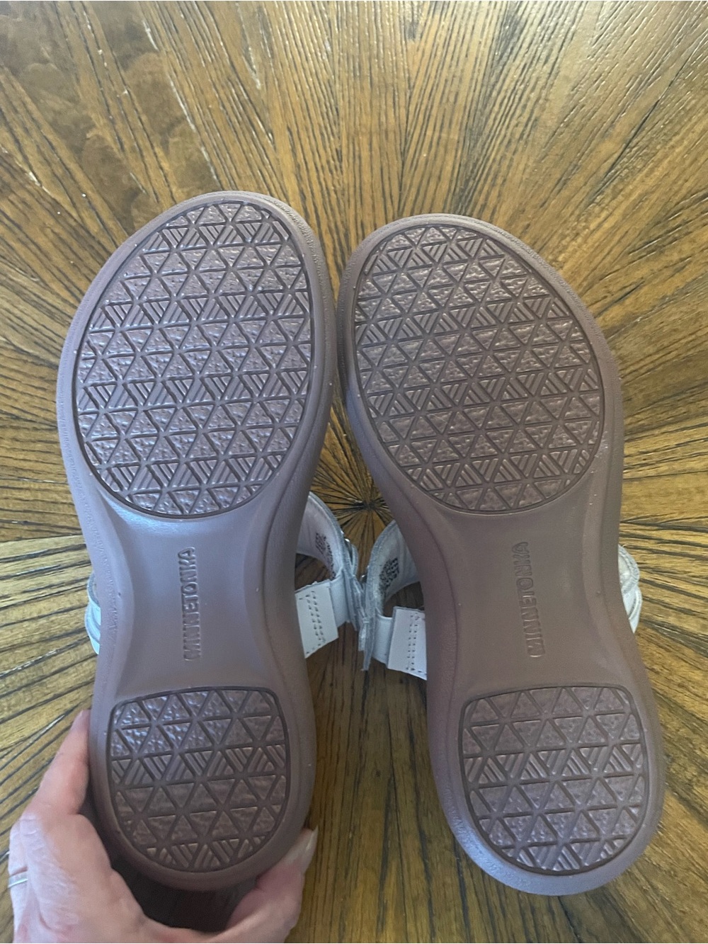 Minnetonka White Leather Thong Sandals with Turquoise Medallions - Picture 2 of 7
